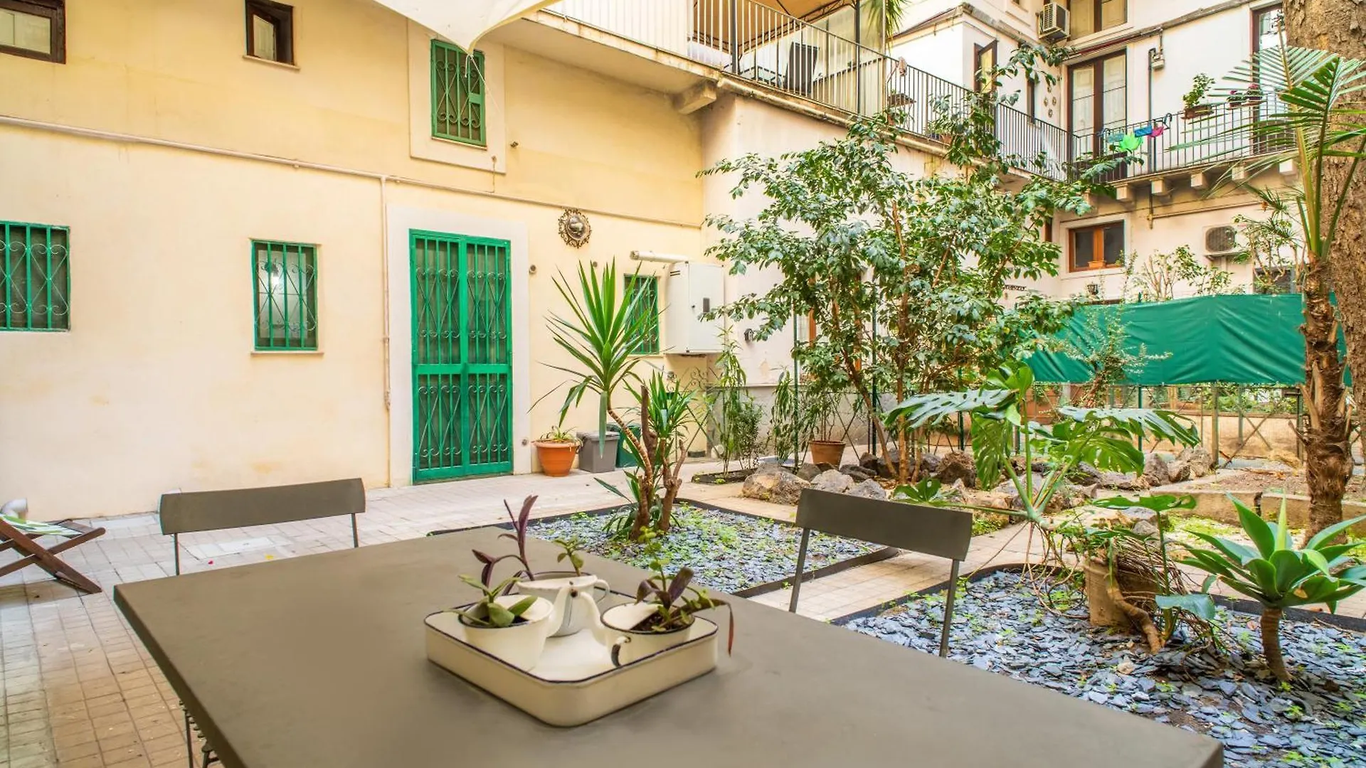 Saranton House - Catania City
