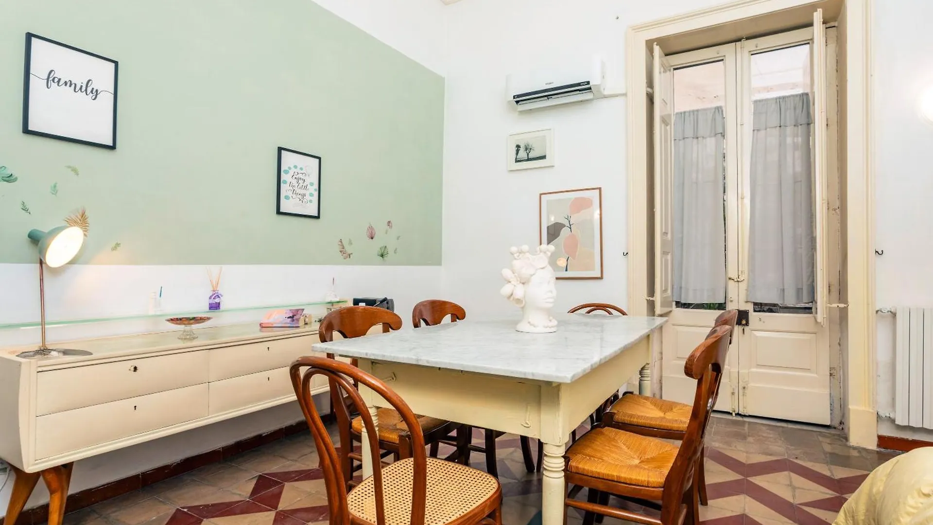 Saranton House - Catania City イタリア
